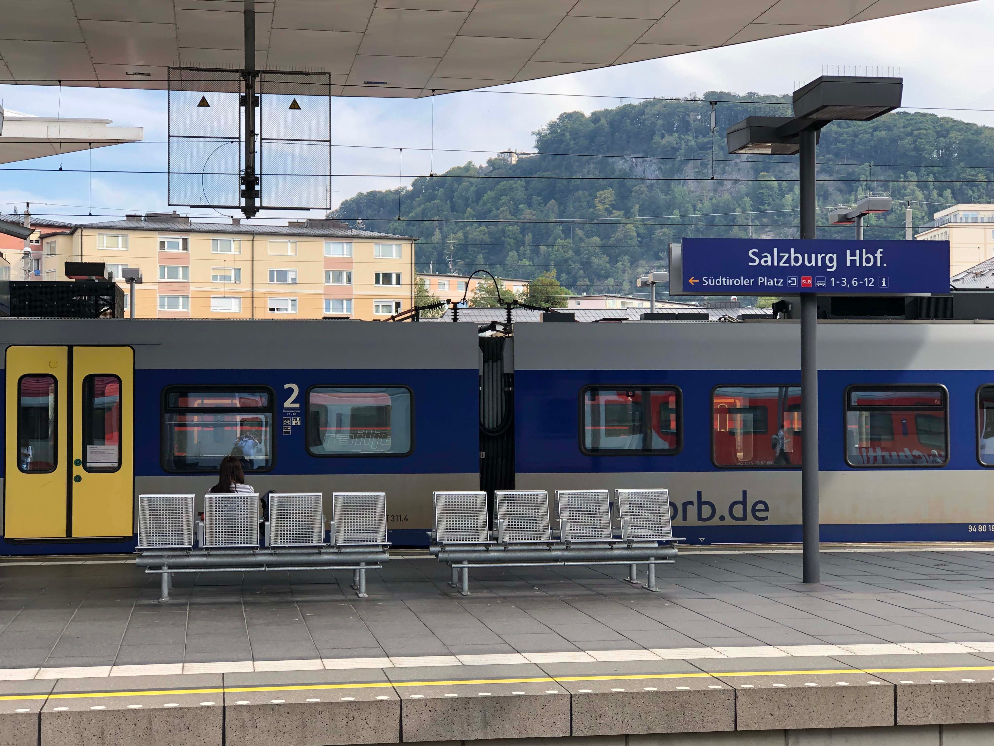 Sitzgruppe Topsit Bahnhof Salzburg